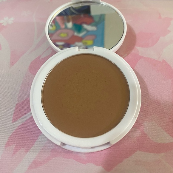 I Heart Revolution Bronzer - Picture 3 of 3